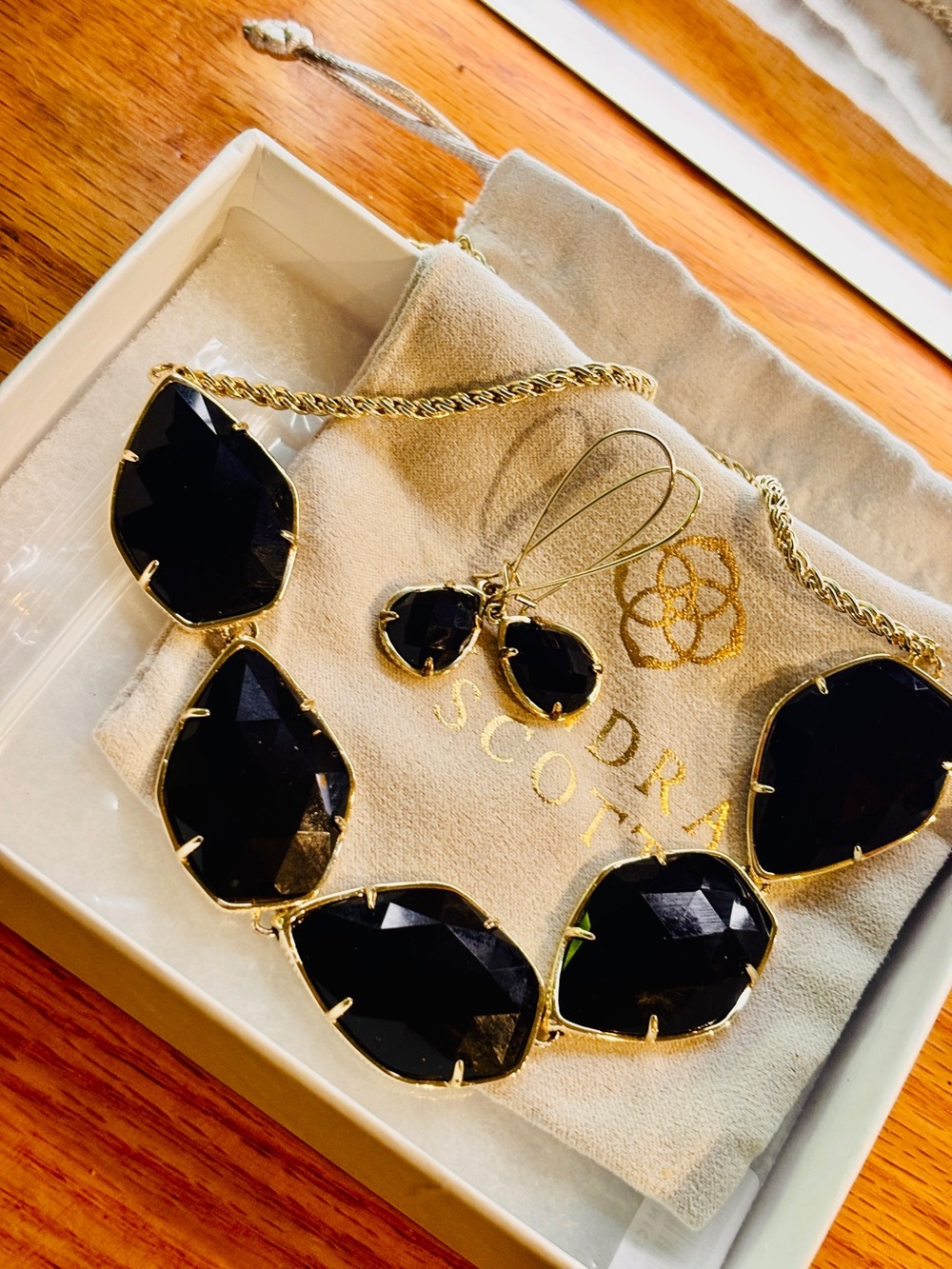 Kendra Scott Connelly Statement Choker Necklace with Earrings gold Black retired